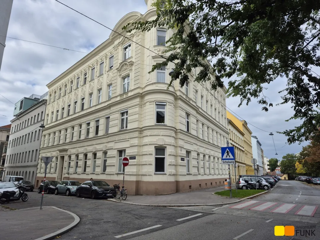Sanierungsobjekt, 2 Zimmer in guter Lage - Bild 1