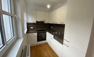Ruhige Dachgeschosswohnung Terrasse und Balkon !