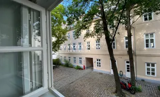 HOFSEITIGES BÜRO IN ROMANTISCHEM BIEDERMEIERHAUS ( BJ 1840 )