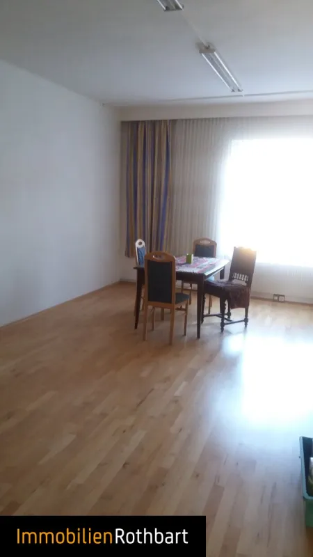 Büro- Praxisräumlichkeiten bzw. Wohnung am Brucker Hauptplatz, mit Gartenmitbenutzung zu vermieten - Bild 1