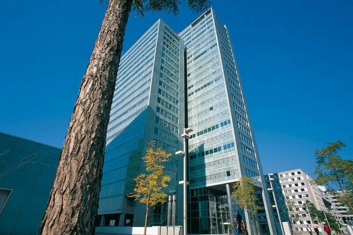 Exklusive Büroetagen im ARES Tower - 20. Etage, 419 m² Büro - Bild 1
