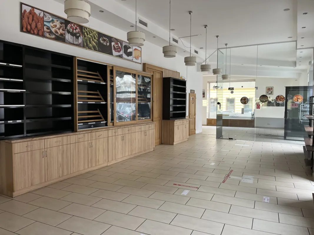 Großzügiges 320 m² Ecklokal Nähe Laxenburgerstraße! - Bild 1