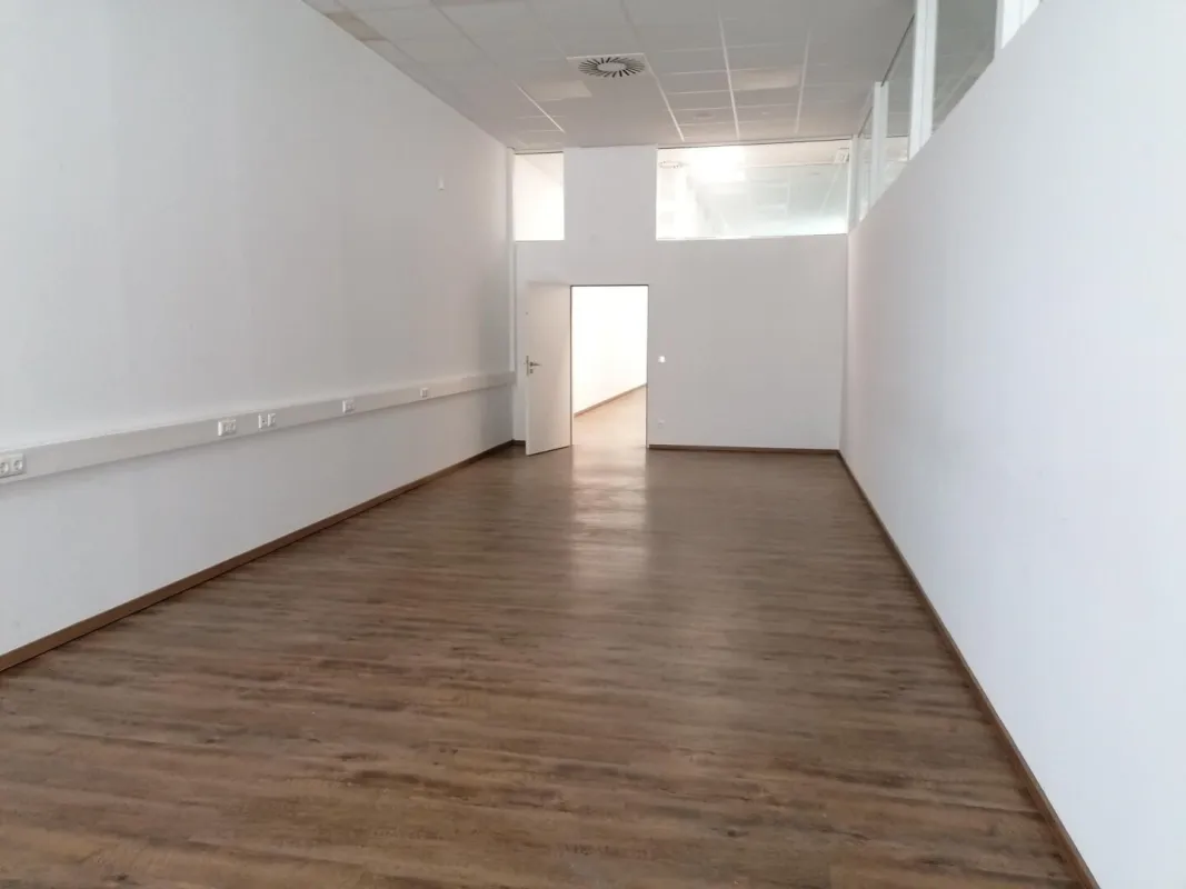 Bürofläche in bekanntem Wohn-/Geschäftshaus im Stadtzentrum von Ried im Innkreis - Bild 1