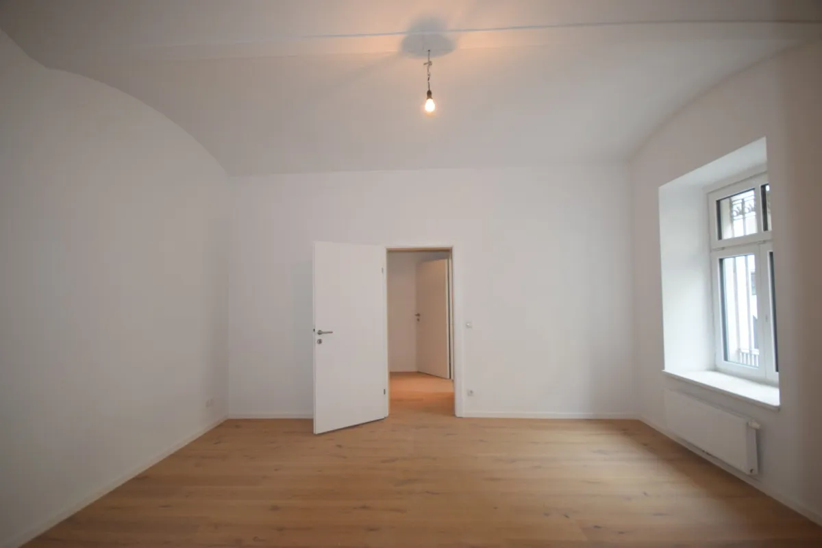 "STADTQUARTIER WEST - Neu renoviertes 2 Zimmer Atelier" - Bild 1