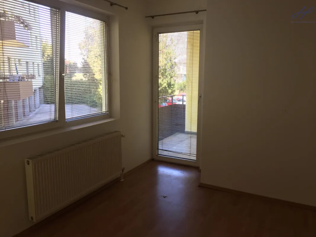 charmante, Anlegerwohnung mit  2 Zimmer und 2 Balkone - Bild 1