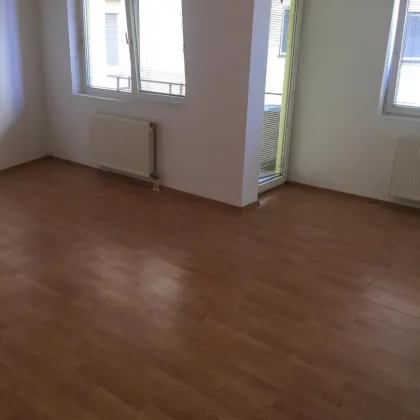 charmante, Anlegerwohnung mit  2 Zimmer und 2 Balkone - Bild 2