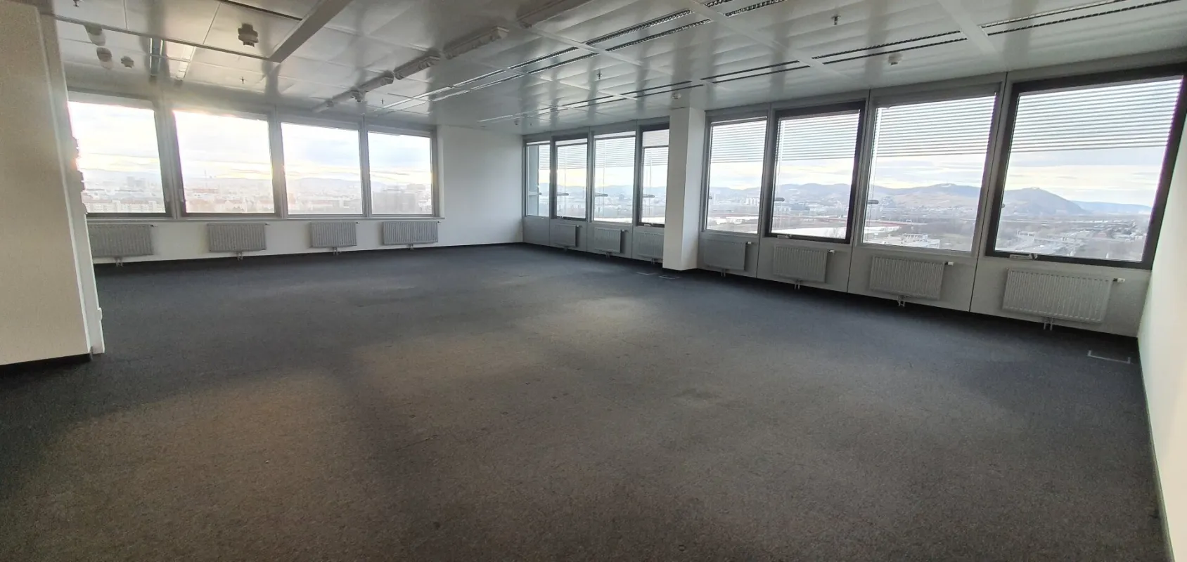 Moderne 1485 m2 Bürofläche im 12.OG - ARES Tower - Bild 1
