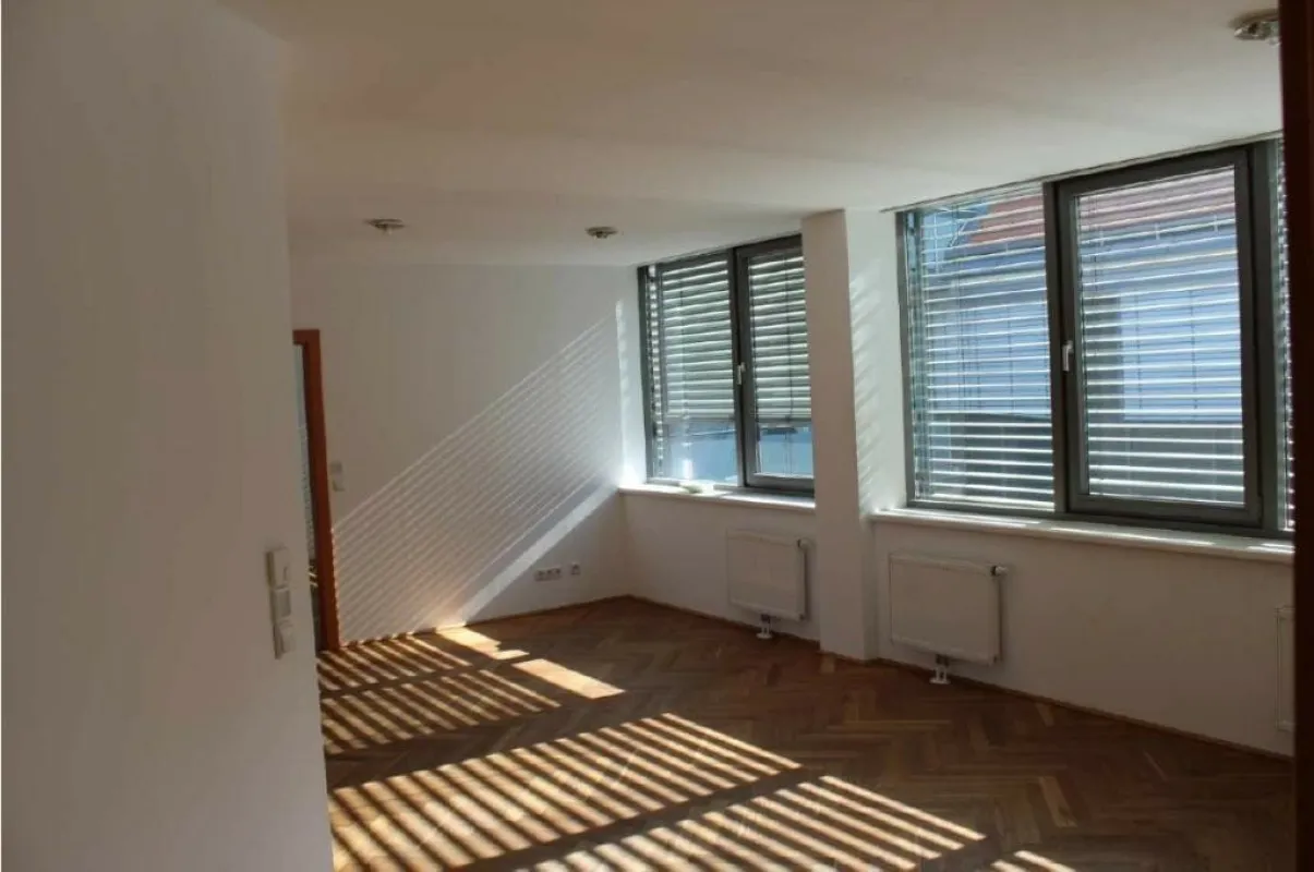 Büro- Geschäfts- und Wohngebäude - Bild 1
