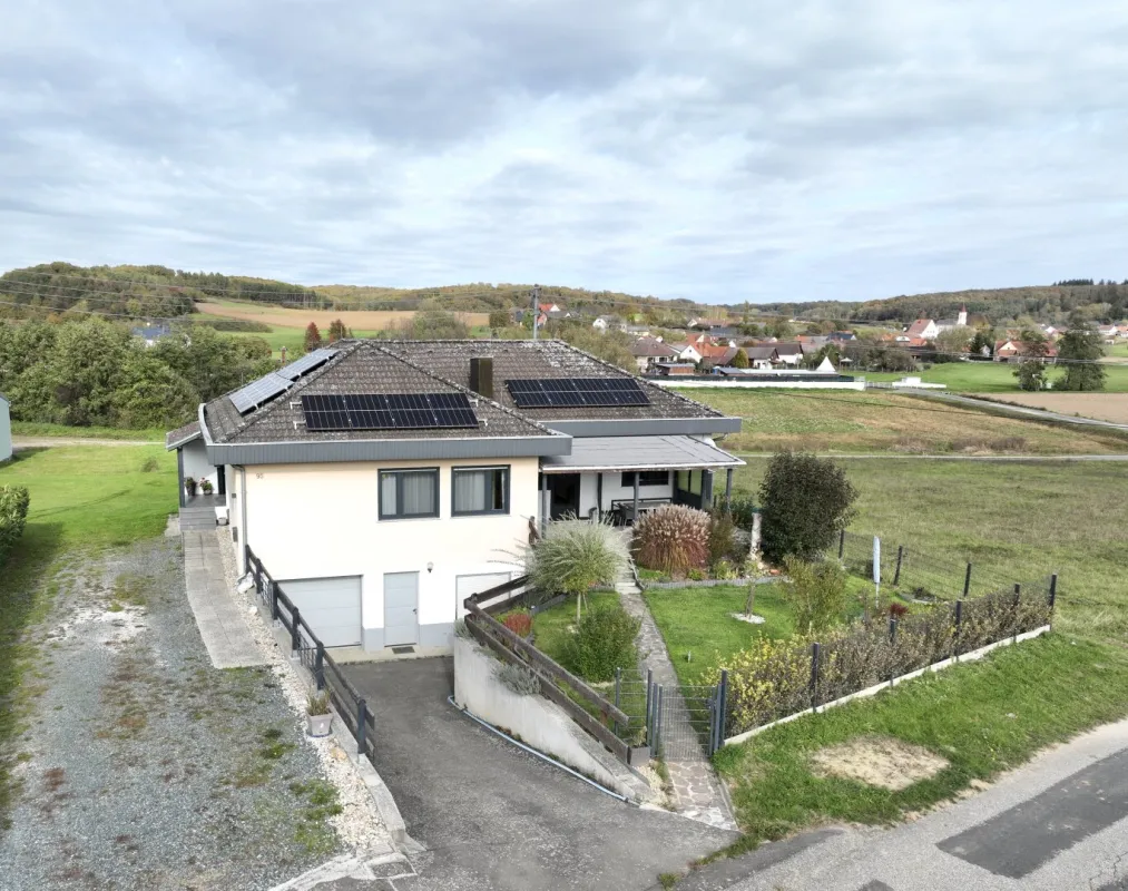 ** FAMILYS BEST **   Reinersdorf !! Bungalow mit ca. 122 m2 Wfl. in ruhiger, idyllischer Ortsrandlage mit ca. 1.200 m2 Eigengrund !! - Bild 1