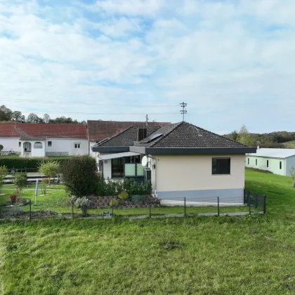 ** FAMILYS BEST **   Reinersdorf !! Bungalow mit ca. 122 m2 Wfl. in ruhiger, idyllischer Ortsrandlage mit ca. 1.200 m2 Eigengrund !! - Bild 3