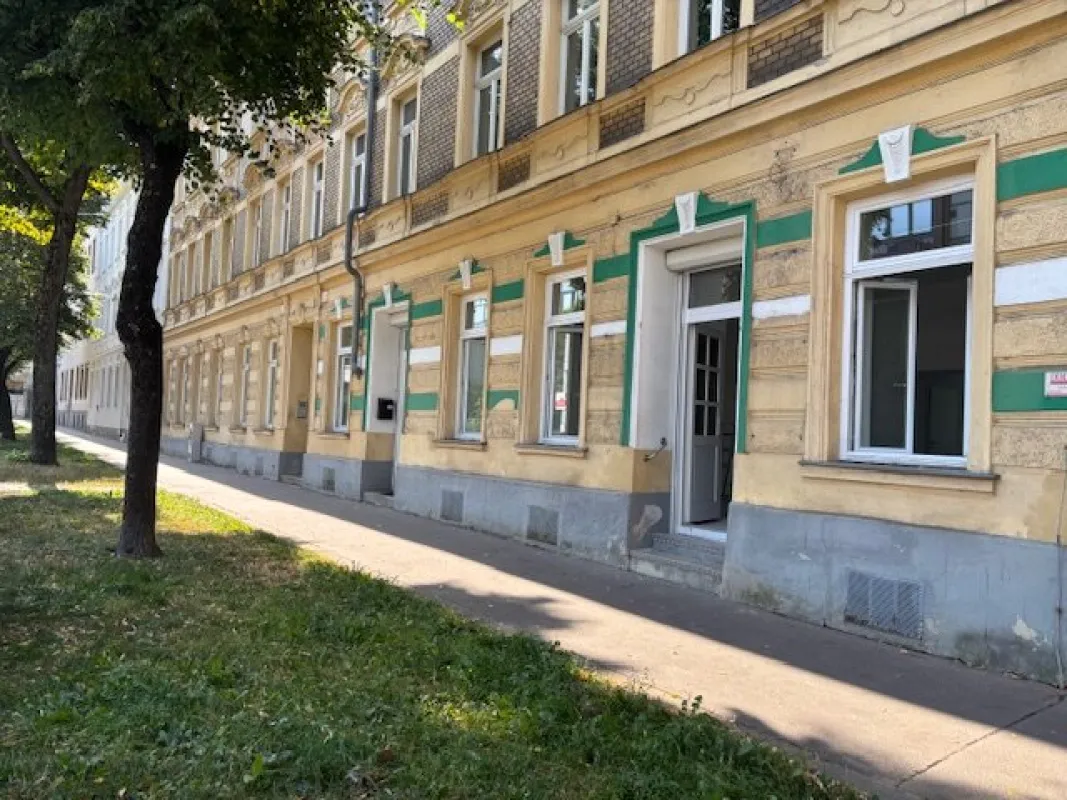 NEBEN ALLIANZ-STADION: Neu sanierte Geschäftsfläche für CAFE`/KONDITOREI MIT GASTGARTEN/BÜRO-GEMEINSCHAFT/GEMEINSCHAFTSPRAXIS/KINDERGARTEN etc. - Bild 1