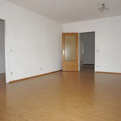 Große 4-Zimmer Wohnung in WELLA Straße 4a Luftenberg  TOP 32 - Bild 3
