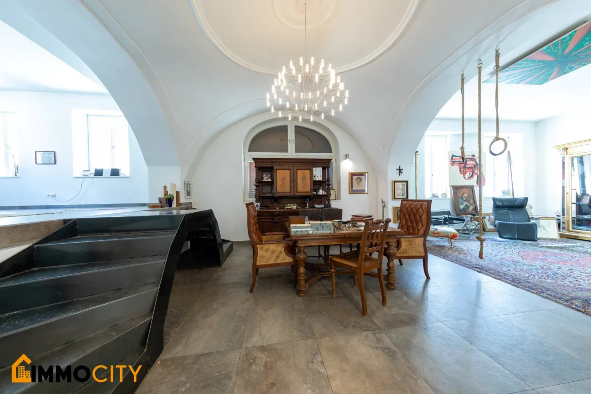 Fabelhafte Eigentumswohnung inkl. Eigengarten und Terrasse! 19. Bezirk - Döbling + 2x Garagenplätze - Bild 1