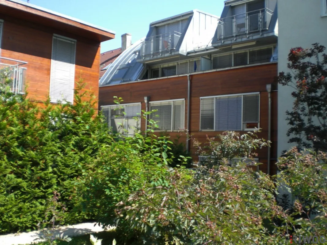 3 Zimmer-Penthouse-Wohnung mit Balkon in den grünen Innenhof gerichtet - Bild 1