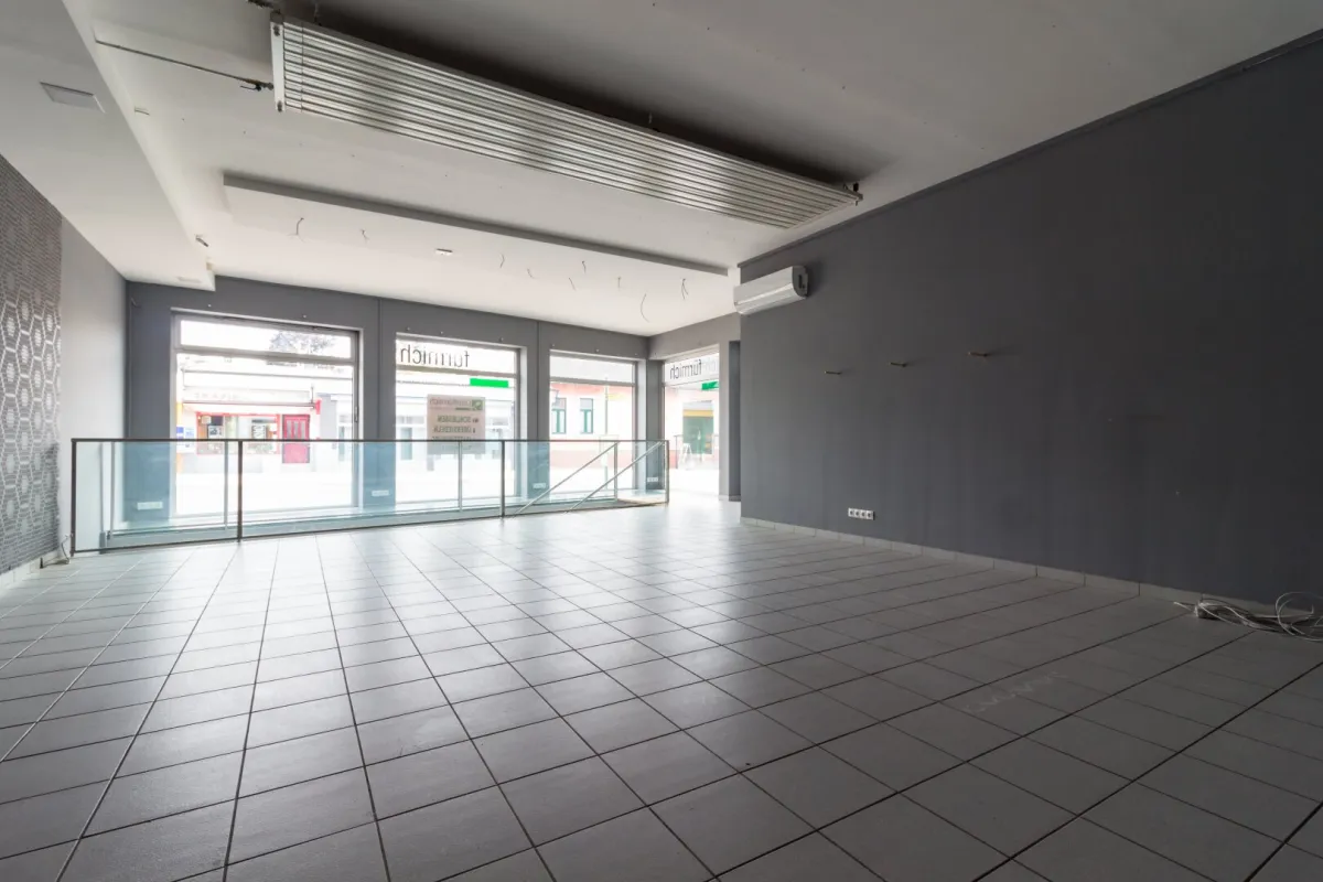 +150m² Geschäftsraum /Büro (TOP 3) in bester zentralen Lage, direkt in Oberpullendorf zu vermieten! - Bild 1