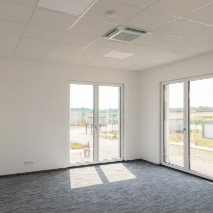 MODERNES NEUBAUBÜRO im Erstbezug - inkl. Shared Space und Parkmöglichkeiten! - Bild 2