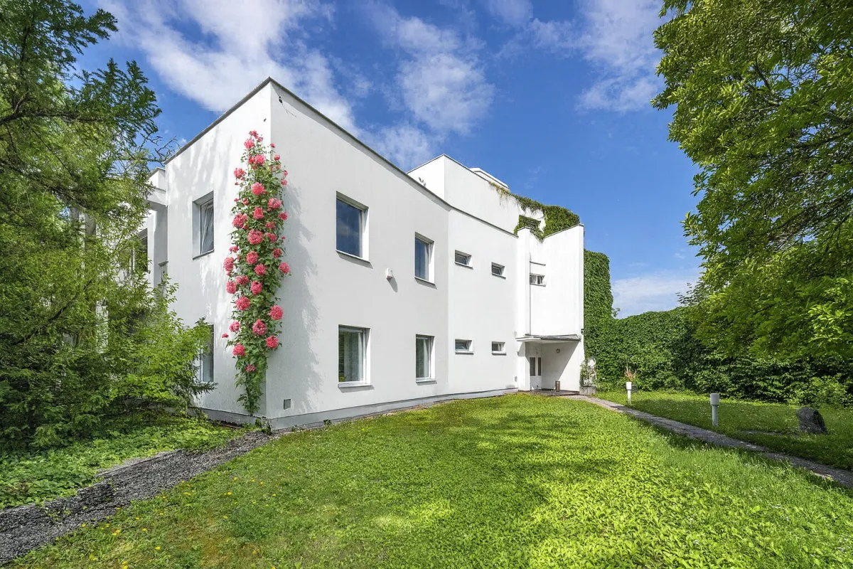 BÜROHAUS in bester Stadtlage! 3 Etagen | 13 Zimmer | 3 Garagen | Unterkellert | Dachterrasse mit Rundumblick - Bild 1