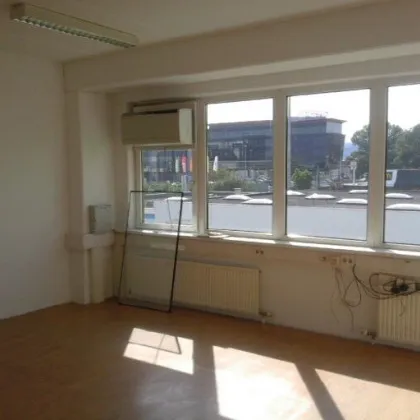 Lagerhalle ca. 300 m² + Büro im Bürohaus, ca. 100 m², Freistellplätze - Bild 3