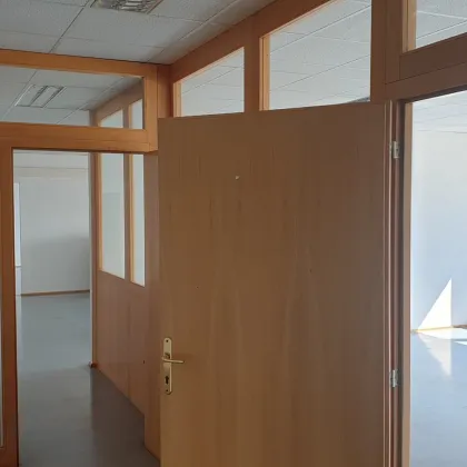 helles, modernes Büro, Kühlgeräte, Terrasse, kostenlose Stellplätze - Bild 3