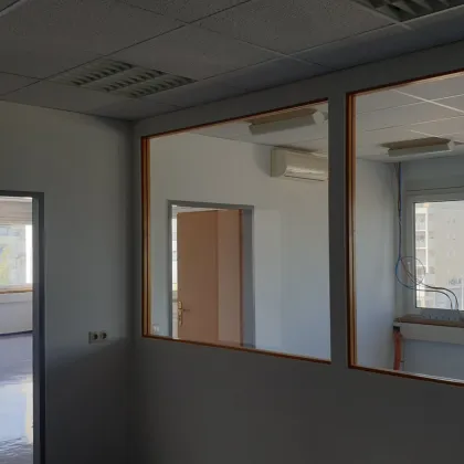 helles, modernes Büro, Kühlgeräte, Terrasse, kostenlose Stellplätze - Bild 2