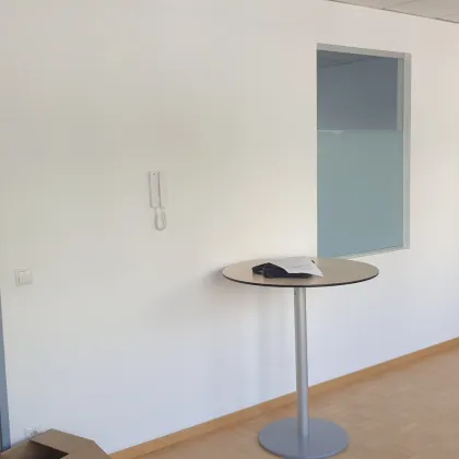 Büro mit Besprechungsraum / Lager in Bürohaus, PKW-Stellplatz - Bild 2