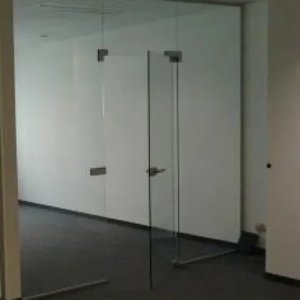 attraktives großes Bürohaus, U3-Nähe, Stellplätze, Betriebsrestaurant - Bild 3