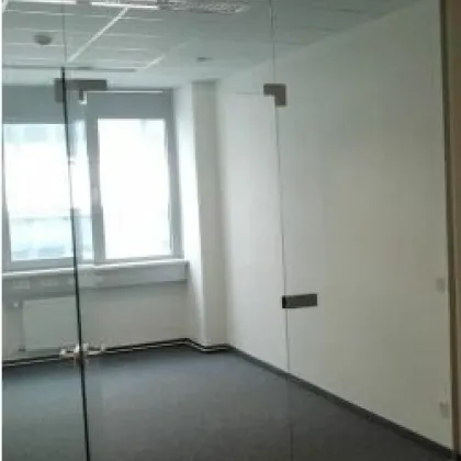 attraktives großes Bürohaus, U3-Nähe, Stellplätze, Betriebsrestaurant - Bild 2