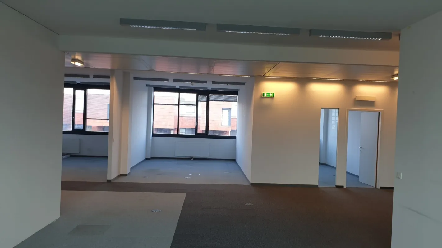 Büro in modernem Bürohaus in U-Bahn-Nähe, Sofortbezug - Bild 1