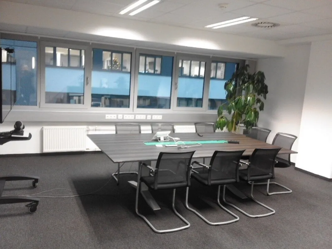 attraktives Bürohaus, U3-Nähe, Stellplätze, EDV-Verkabelung im Büro, Betriebsrestaurant im Haus - Bild 1