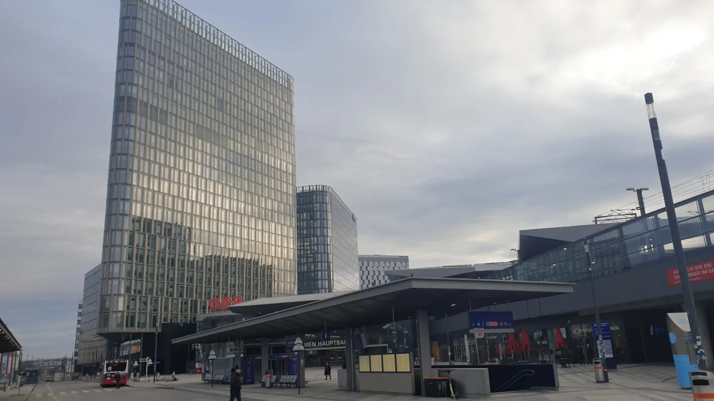 Hauptbahnhof Wien: bezugsfertiger möblierter Büroraum für bis zu 3 Arbeitsplätze - Bild 1