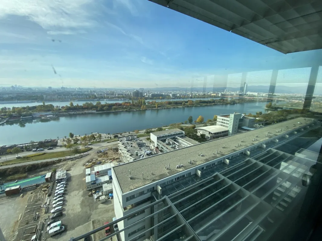 BÜRO mit FERNBLICK + ARES TOWER + TOP LAGE! - Bild 1