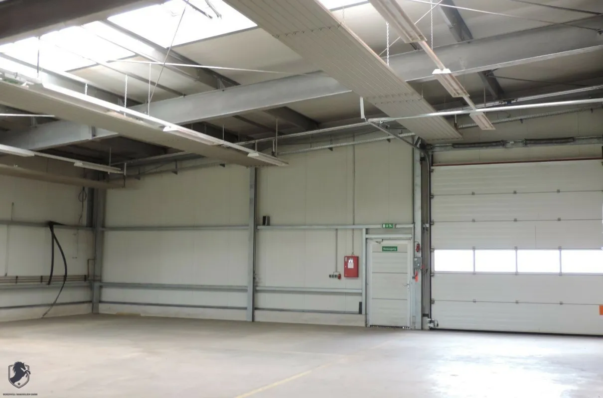 Zur Vermietung gelangt eine Lagerhallefläche von ca. 400 m² bis 2500 m²  in Neutal. - Bild 1