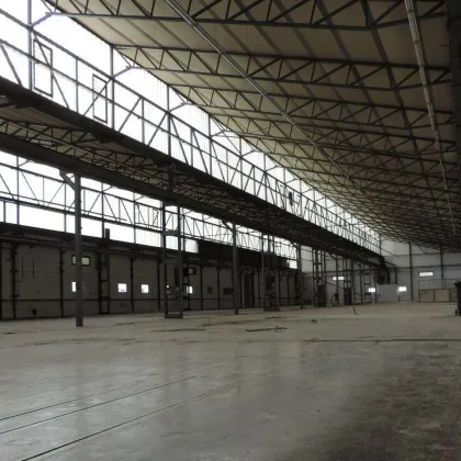 Zur Vermietung gelangt eine Lagerhallefläche von ca. 400 m² bis 2500 m²  in Neutal. - Bild 2