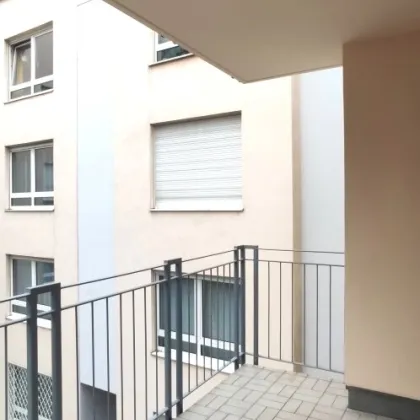 HOFLAGE MIT LOGGIA, SOWIE GARAGENPLATZ IN DER HOHENAUERGASSE - Bild 2