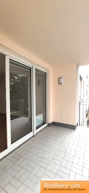 HOFLAGE MIT LOGGIA, SOWIE GARAGENPLATZ IN DER HOHENAUERGASSE - Bild 1