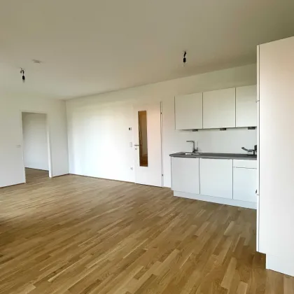 Charmante 2-Zimmer-Wohnung inkl. Einbauküche und großzügiger Freifläche - ab 01.01.2026 beziehbar! - Bild 2
