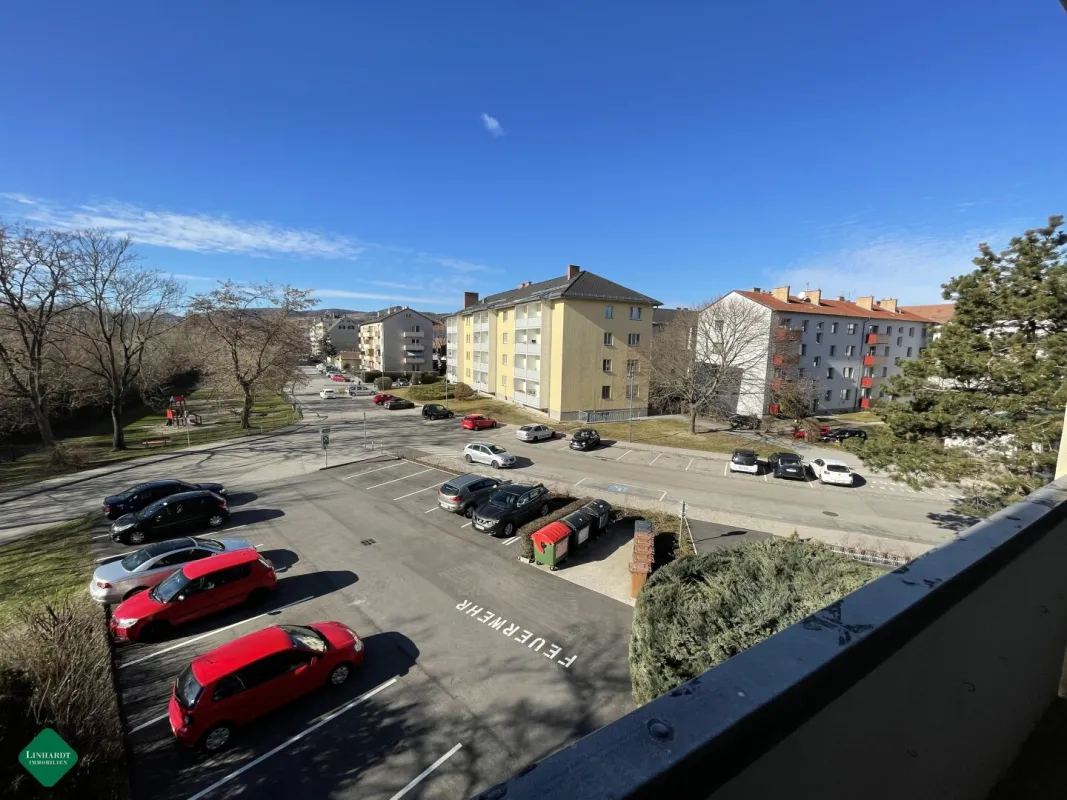 Teil-Renovierungsbedürftige 3-Zimmerwohnung in guter Lage - Bild 1