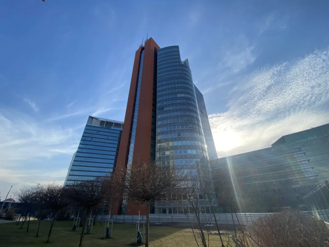 FERNBLICK + PERFEKTE Einteilung + ANDROMEDA TOWER! - Bild 1