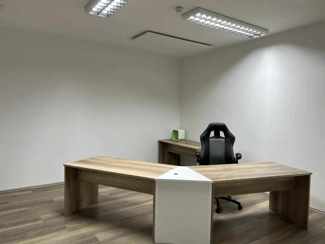 ++ teilmöbliertes, kleines Büro mit Teeküche und Schulungsraum ++ - Bild 1