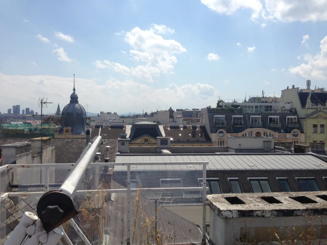 360 GRAD TOUR - Smarte Dachgeschosswohnung mit 128m2 Terrasse mit Rundumblick über Wien, an der Grenze 1010 zu 1060 - Bild 1