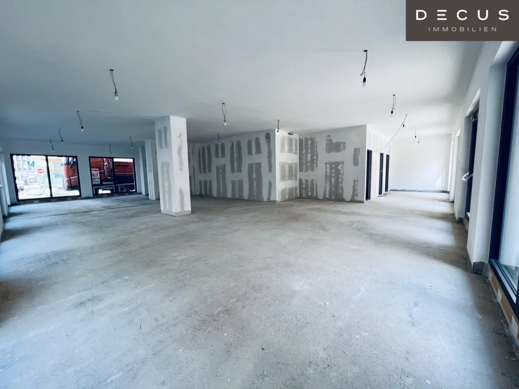 + + + KARMELITERHOF + + + GESCHÄFTSFLÄCHE (Edelrohbau) mit Gastgarten + + + NÄHE RATHAUS + + + - Bild 1