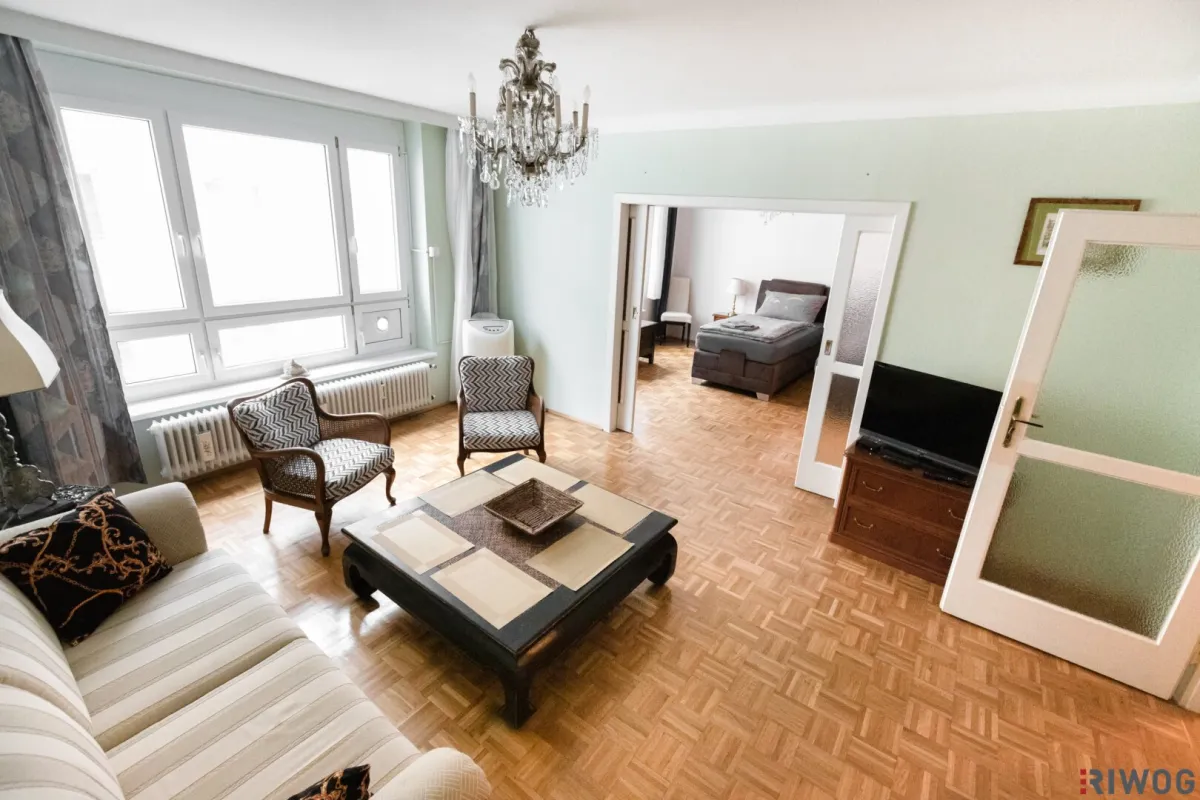 PRINZ EUGEN-STRASSE / SÜD-BALKON IN DEN INNENHOF / GEGENÜBER SCHLOSS BELVEDERE - Bild 1