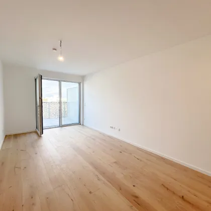 GROSSZÜGIGE 2 ZIMMERWOHNUNG MIT BALKON - WEITBLICK - NÄHE U1 KAGRAN - Bild 2
