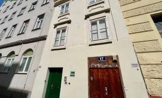 Rarität im Barock-Häuschen! Charmante Altbau-Dachgeschoss-Maisonette-Wohnung Nähe Augarten! Neben der U2! Wohngenuss auf 3 Ebenen mit Terrasse!