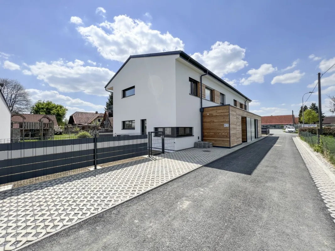Hochwertige Doppelhaushälfte mit DAN-Küche, Doppelcarport, 530 m2 Grundstück und vielen Extras!! - Bild 1