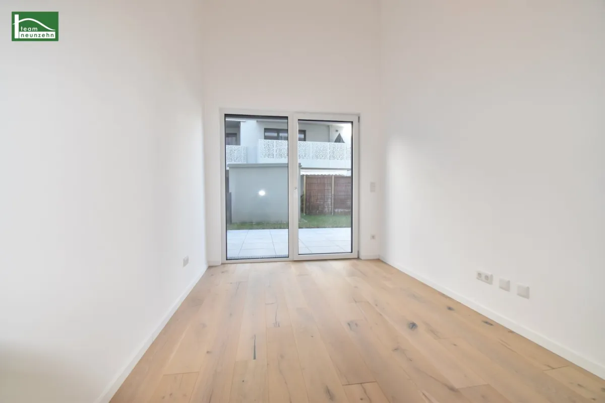 3.Zimmer-Erstbezug in Hofruhelage mit einer atemberaubenden Raumhöhe und Garten - sofort beziehbar in Nähe der U1 (Nettopreis) - Bild 1