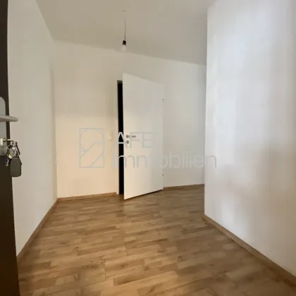 Provisionsfrei - große 2  Zimmer Genossenschaftswohnung mit Westbalkon - Bild 2