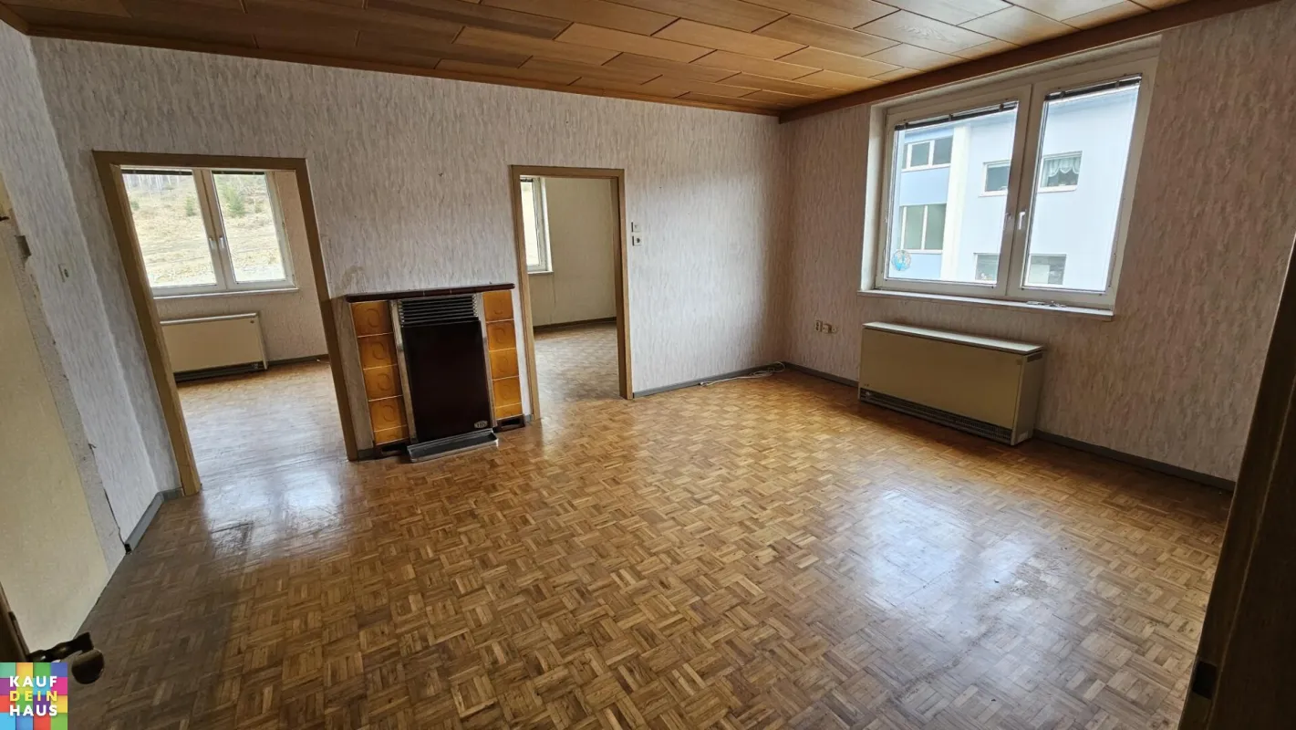 3-Zimmer Genossenschaftswohnung zur Selbstrenovierung im letzten Stock - ganz oben - Bild 1