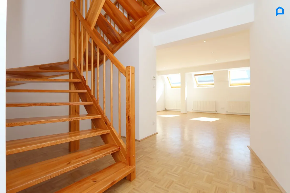 *Helle * ruhige * Dachgeschoss Maisonette* 360 Grad online TOUR * Klimaanlage IC* in renoviertem Jahrhundertwendehaus* Komplett sanierter Erstbezug* 4.Liftstock*  Kellerabteil* - Bild 1