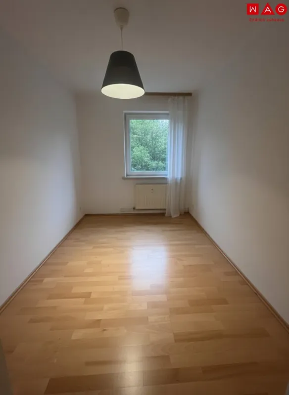 Gemütliche 3-Zimmer-Wohnung im Erdgeschoss – Linz/Bindermichl – Hervorragende Infrastruktur und viele Freizeitmöglichkeiten! Ab November beziehbar! - Bild 1